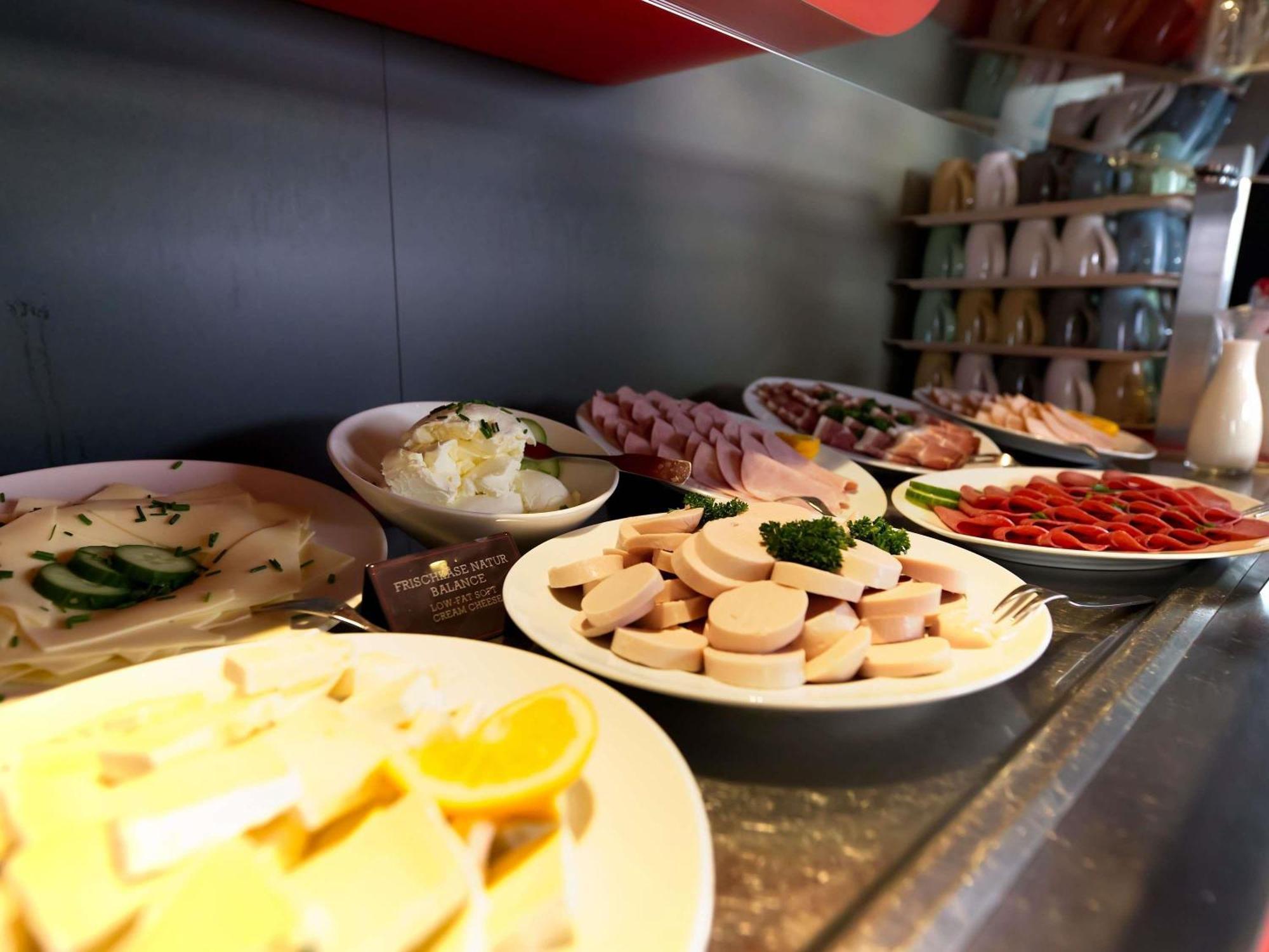 Ibis Koeln Centrum Экстерьер фото